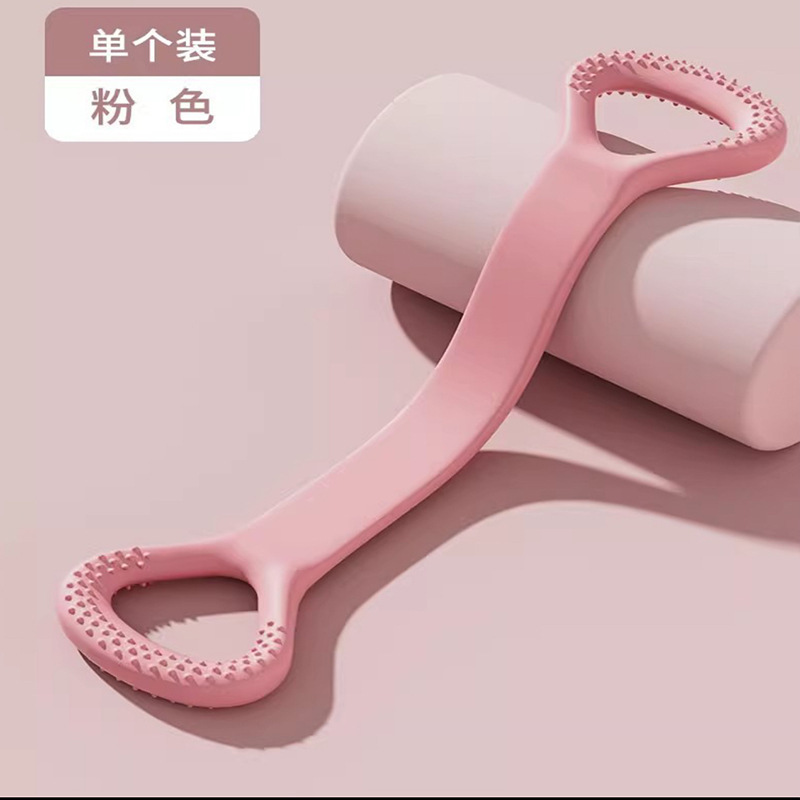 8字のラリーの女性は背中を開けて肩を練習します。|undefined