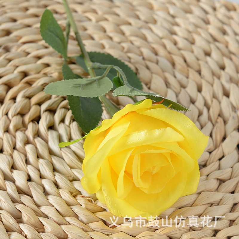 Sola franela Rosa flor artificial Día de San Valentín accesorios de boda flor decorativa pared cascada flor artificial Flor de seda artificial