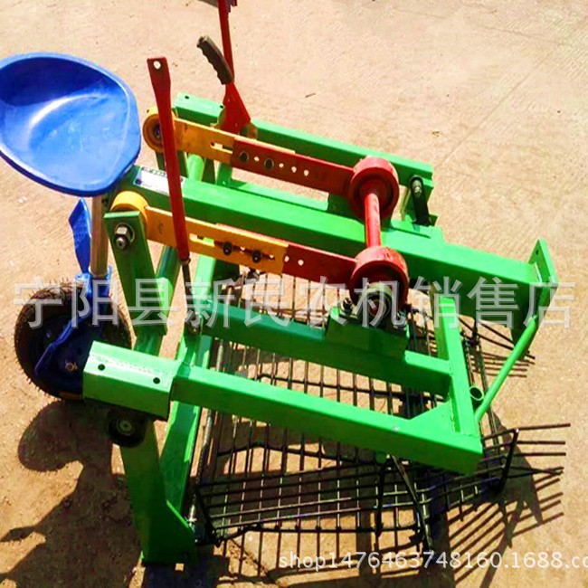 安徽地区用手扶车后置挖蒜的机器收蒜的机器带大轮胎防止拥堵刨蒜