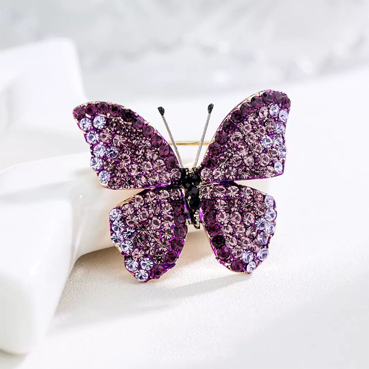 Nuevo estilo europeo y americano completo diamante mariposa broche de las mujeres de lujo elegante pin capa cardigan traje de gama alta de las mujeres moda ramillete