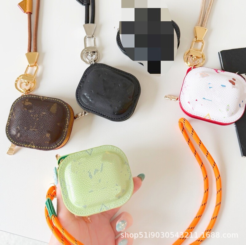 Trendy Mini Earphone Case AirPods Protective Cover with Lanyard, Small Chanel-Style Leather Coin Purse, Fashionable Crossbody Bag