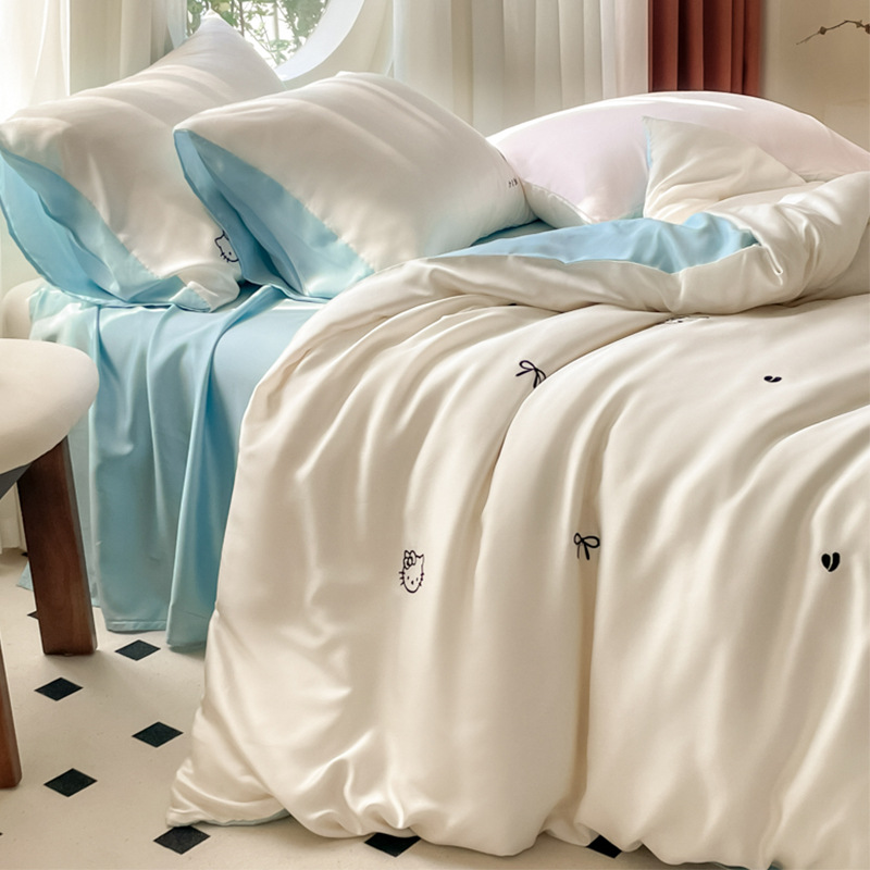 2025 Summer Small Fresh Ice Silk Cama Juego de cuatro piezas Sábana de cama desnuda sedosa Funda de edredón Juego de cama de dormitorio de tres piezas