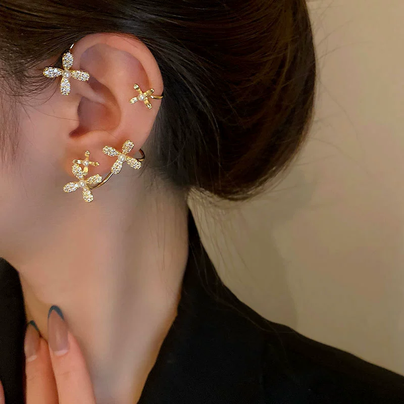 Серьги, серебряная игла 925, жемчужина и циркон floral ретро европейский стиль, лёгкий 0.036 кг