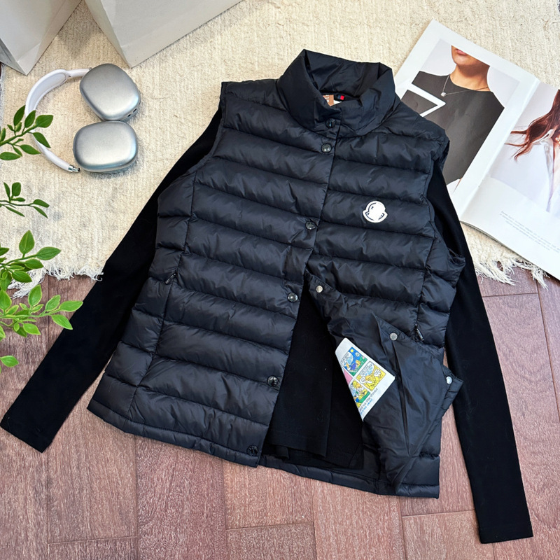In Stock / Same Style as Zhai Nv Meng*K, Black Stand-Up Collar Simple down Vest