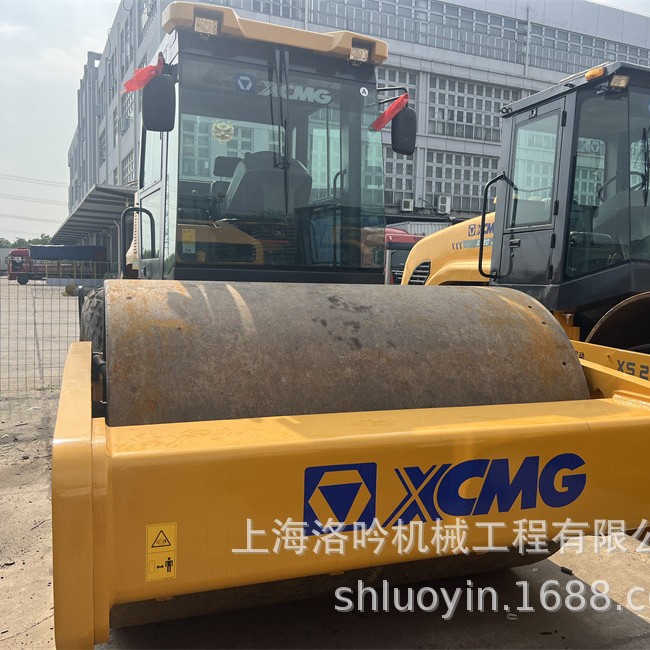 2025年哈萨克斯坦‌9成新202/26吨徐工震动压路机市场