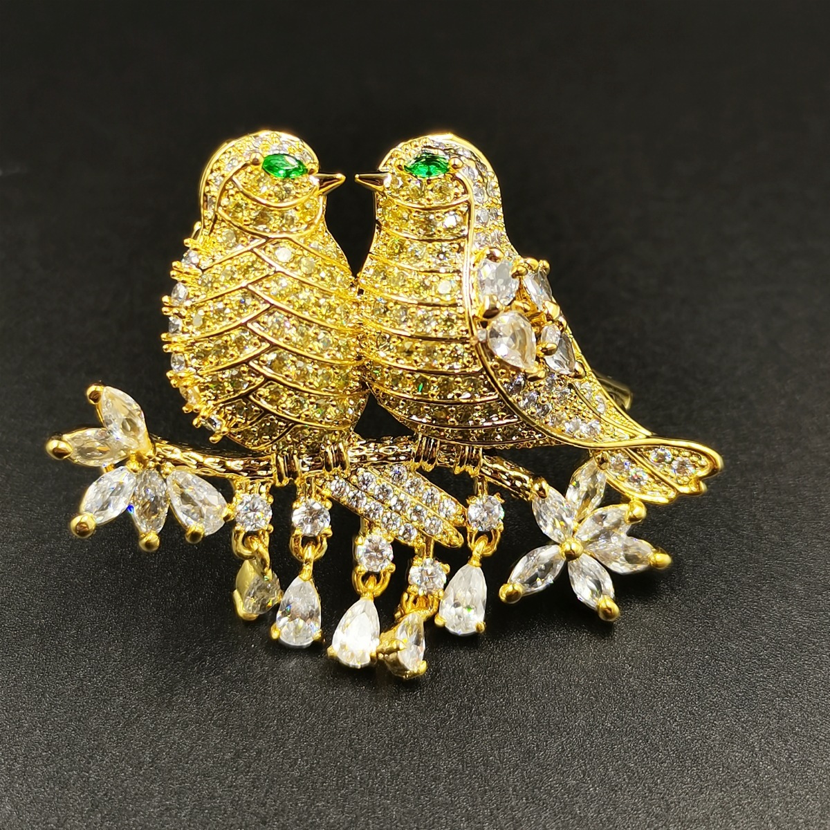 Japanese and Korean lover bird tassel brooch fashion elegant temperament atmosphere pin cardigan sweater chain gift accessories women