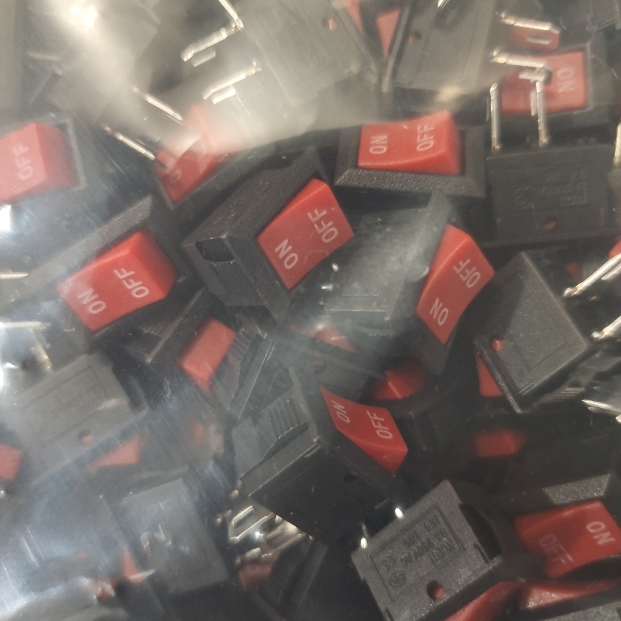 KCD11 10*15 两脚两档实心红 印ON OFF 小尺寸船型开关 电源开关