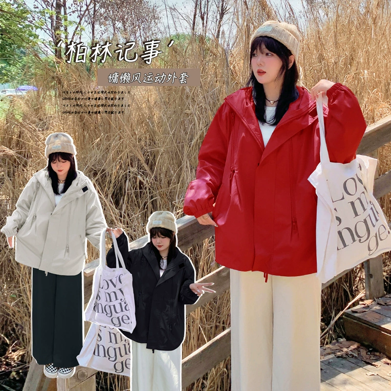 Y001 Новая свободная повседневная куртка в корейском стиле, прикрывающая тело, в расслабленном стиле, слегко свободного кроя, с уникальным дизайном и элементами рабочей одежды.