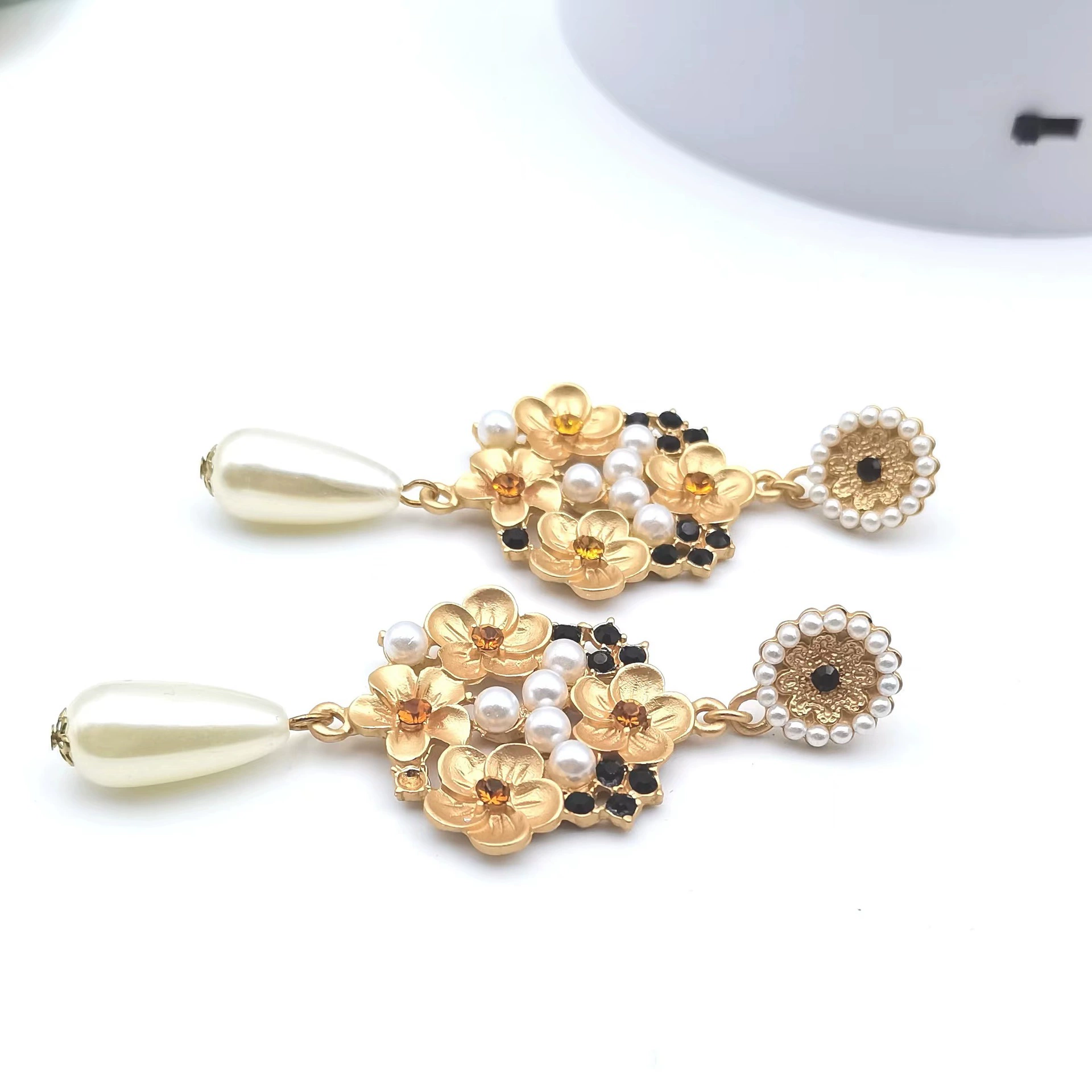 Fashionable metal retro fresh long earrings from pearl, European style, flowered