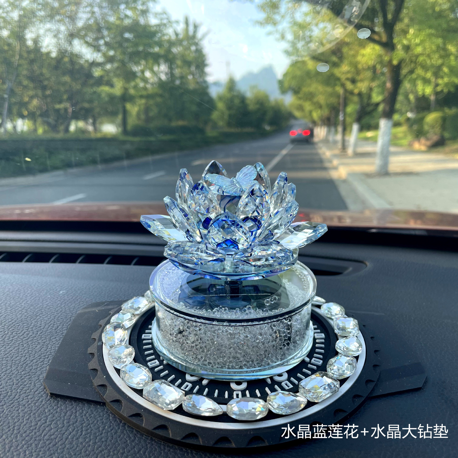 Direct sales from the manufacturer: cross-border crystal lotus craft items, home decorations, car perfume holders, jewelry, and creative ornaments