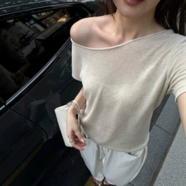 女式牛仔裤;女式T恤;休闲裤