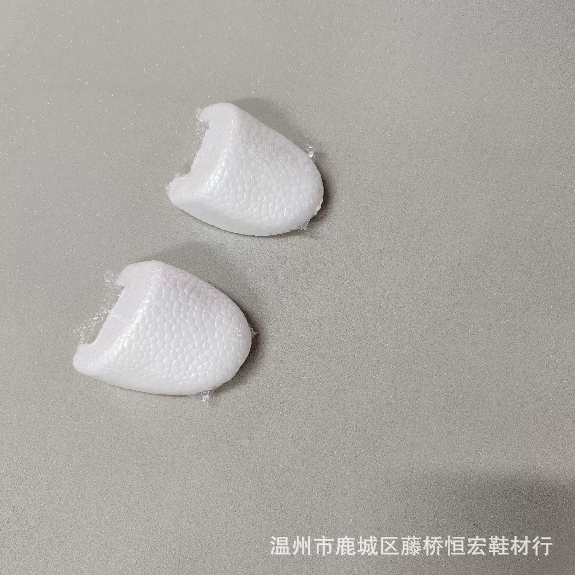 Поставляет производителю пенопластовые носилки для обуви, затычки для обуви, форма для обуви, пенопластовые носилки с острым носком, одноразовые носилки для защиты от давления носка