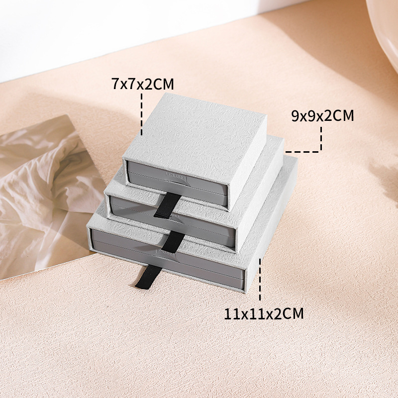 Gray wood engraving (built-in gray suspension box); 7*7*2cm (inner box size)