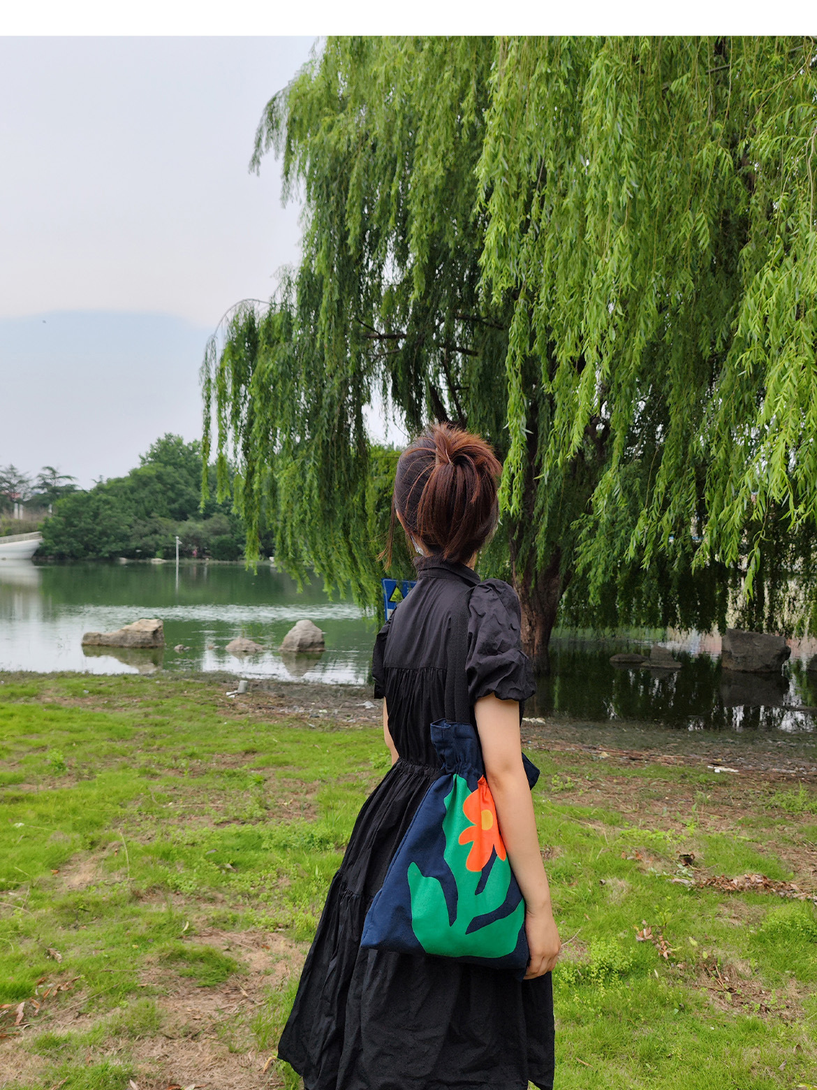 Advanced navy blue canvas creative rose bag, women's drawstring single shoulder tote bag_voghion.com