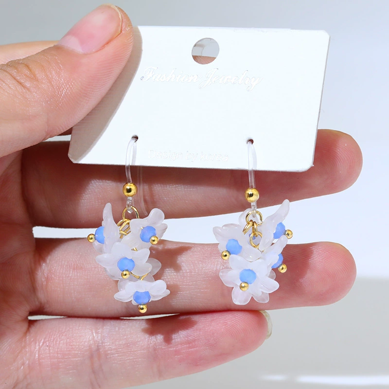 Sophisticated earrings flower-shaped, flowered