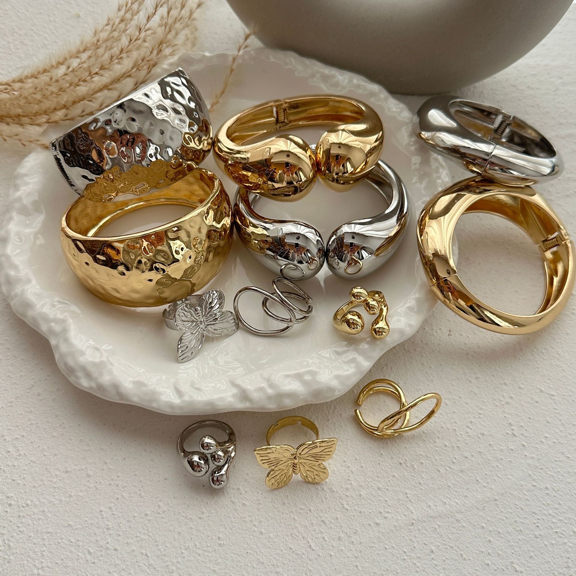 59g Weight Rings, Bracelets Classification 1 Piece Quantity Daily Occasion Alloy Material Solid Color, Butterfly Pattern Women's Gender Ring, Plating Design Exaggerated Style Exaggerated Solid Color Butterfly Alloy Ring Plating Women's Rings Bracelets 5