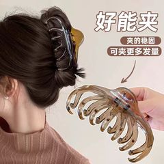 髪の量が多いです。女性の大きいサイズの髪を挟みます。