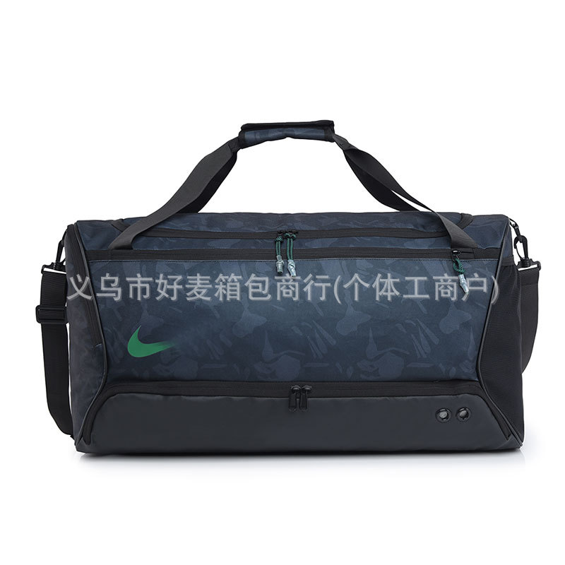 블랙과 석탄 블랙, 경기장 그린
