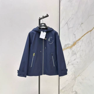 深圳南油26春夏款气质英伦风蝴蝶结字母微标刺绣连帽宽松风衣外套