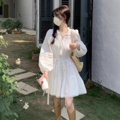 フレンチ長袖白ドレス女性の夏 2025 休暇エスニックスタイル草原雲南旅行着用ショートスカート