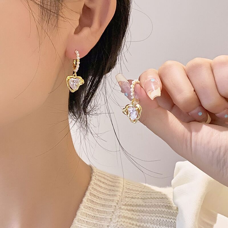 Capture your heart ~ French retro lovely stud earrings for women 2023 autumn and winter New niche design high-grade earrings