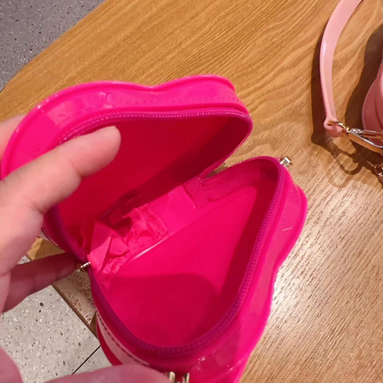 120g Weight Zipper Closure Type Single Shoulder Strap Strap Type Handbag Bags Type Casual, Daily, Shopping Occasion PVC Material Heart Shape Pattern All Seasons Season Women's Gender Elegant Style Heart-shaped Shape Mini Size Women's Mini PVC Heart Shape Elegant Heart-shaped Zipper Handbag 6