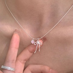 ネットの赤い蝶結びの愛のネックレスの女性はシンプルで冷たい風の気質の優雅な鎖のins風の小さい衆の首の鎖の潮