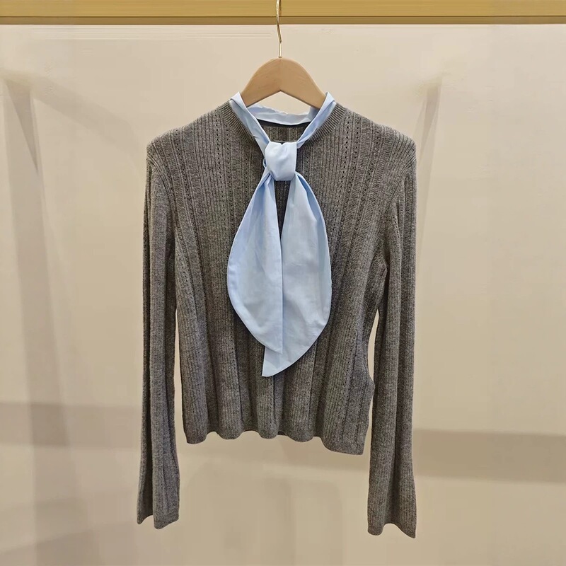 French elegance 2026 autumn and winter new faux two-piece knitted sweater with flutter collar and vertical ribbed pattern, versatile gray women's sweater