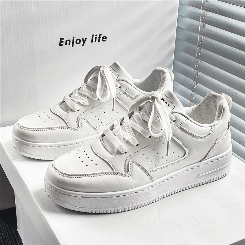 Zapatos de hombre primavera zapatos blancos 2026 ventilados nuevos zapatos de suela gruesa coreana de moda zapatos deportivos o casuales para estudiantes