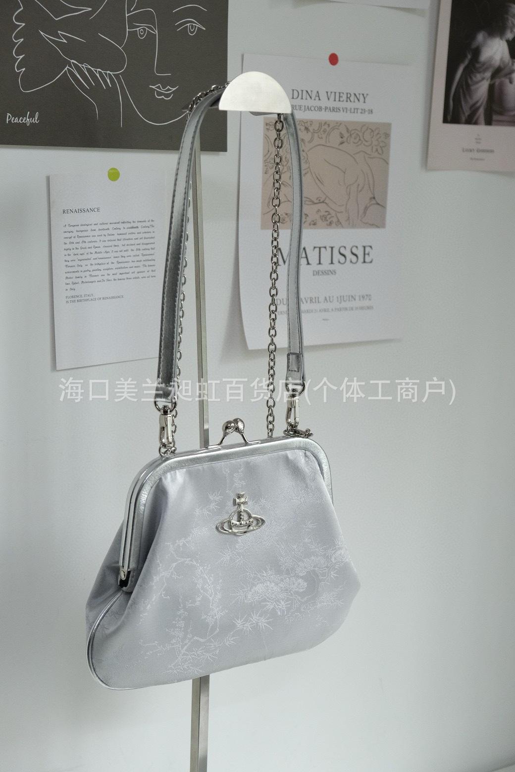 シルバーホワイトサテン刺繍ゴールド