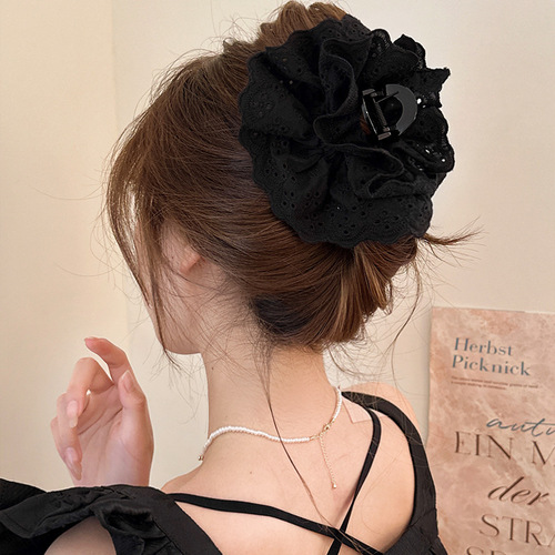 French elegant retro lace large hair clip for women, ballet style at the nape of the neck, 2024 new high-end claw clip with a sense of sophistication
