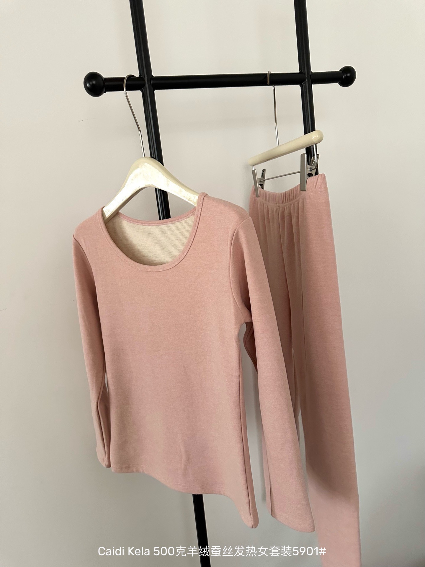 El otoño y el invierno nuevo cachemir de seda de calefacción traje caliente de las mujeres sin costura caliente forrado de lana gruesa ropa de otoño pantalones largos de fondo