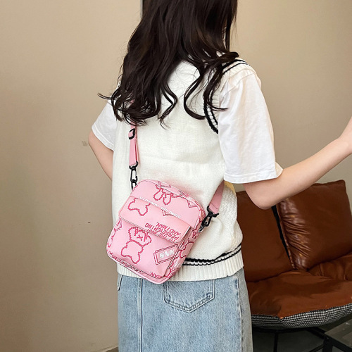 Versatile ins nylon bag for women’s mobile phone, cute small square bag, shoulder bag, fashionable graffiti polyester crossbody bag, painful bag