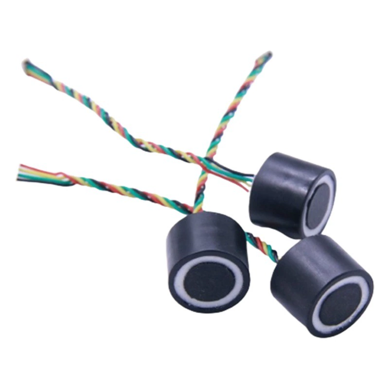 Ультразвуковой датчик используется для распознавания напольных покрытий в роботах-уборщиках, интегрированный передатчик и приёмник с высокой точностью от производителя.