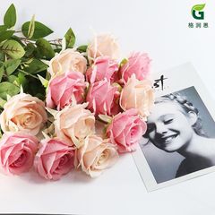 バラの花束の絹の花の装飾の形の花を卸売りします。