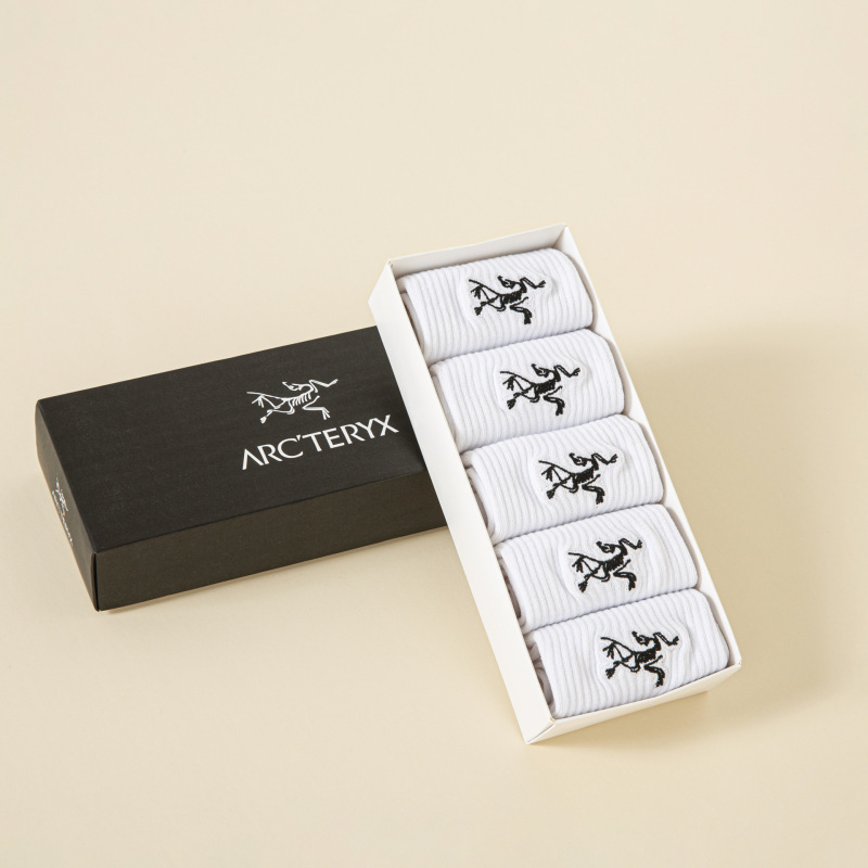 Boxed Socks, Trendy Brand Embroidered Black and White Solid Color Cotton Socks for Men and Women, Couple Socks, Mid-Calf Socks, Running Sports Socks Wholesale Boxed Socks, Trendy Brand Embroidered Black and White Solid Color Cotton Socks for Men and Women, Couple Socks, Mid-Calf Socks, Running Sports Socks Wholesale