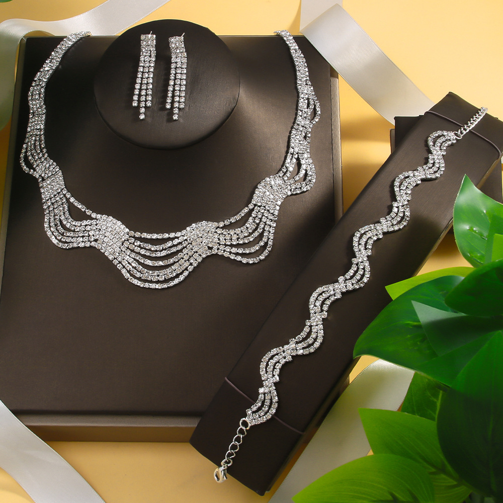Temperamento europeo y americano ondulado conjunto de joyas de diamante cadena de clavícula pendientes de bordas accesorios de novia conjunto de joyas