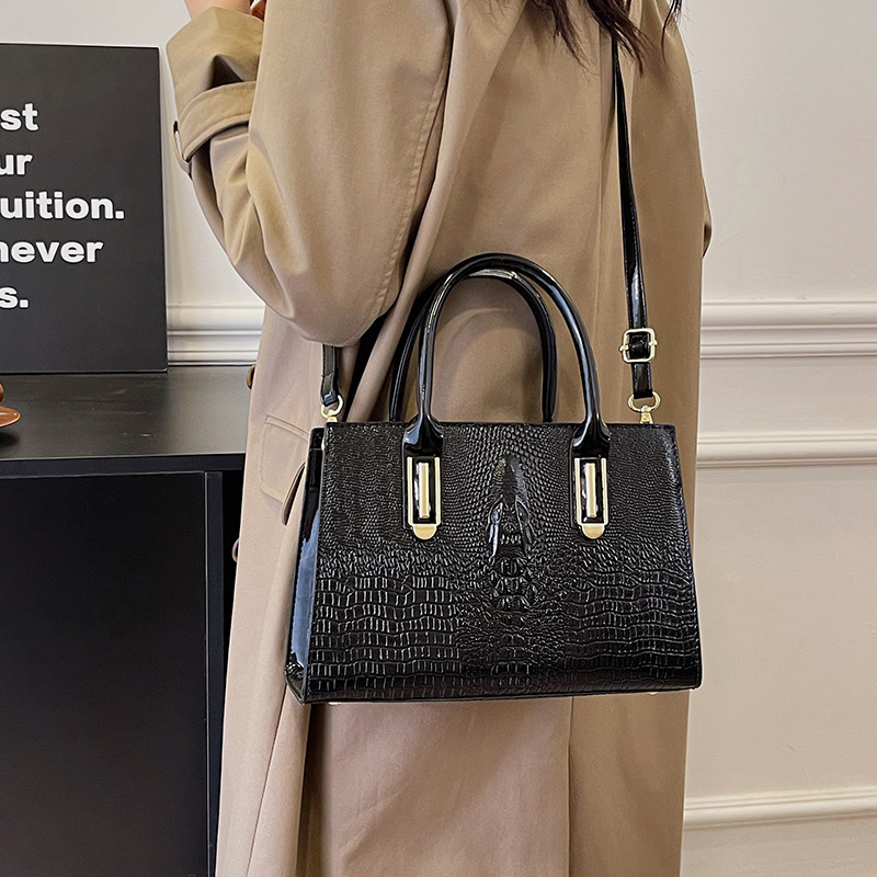 Bolso de mano transfronterizo para mujer 2024 nuevo patrón de cocodrilo de primavera bolso de mensajero de textura occidental de moda bolso de viaje de ocio