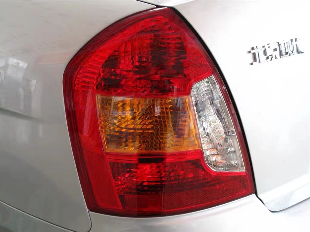 Suitable for Hyundai Accent rear tail light assembly/brake light/rear headlight old model/new rear tail light other