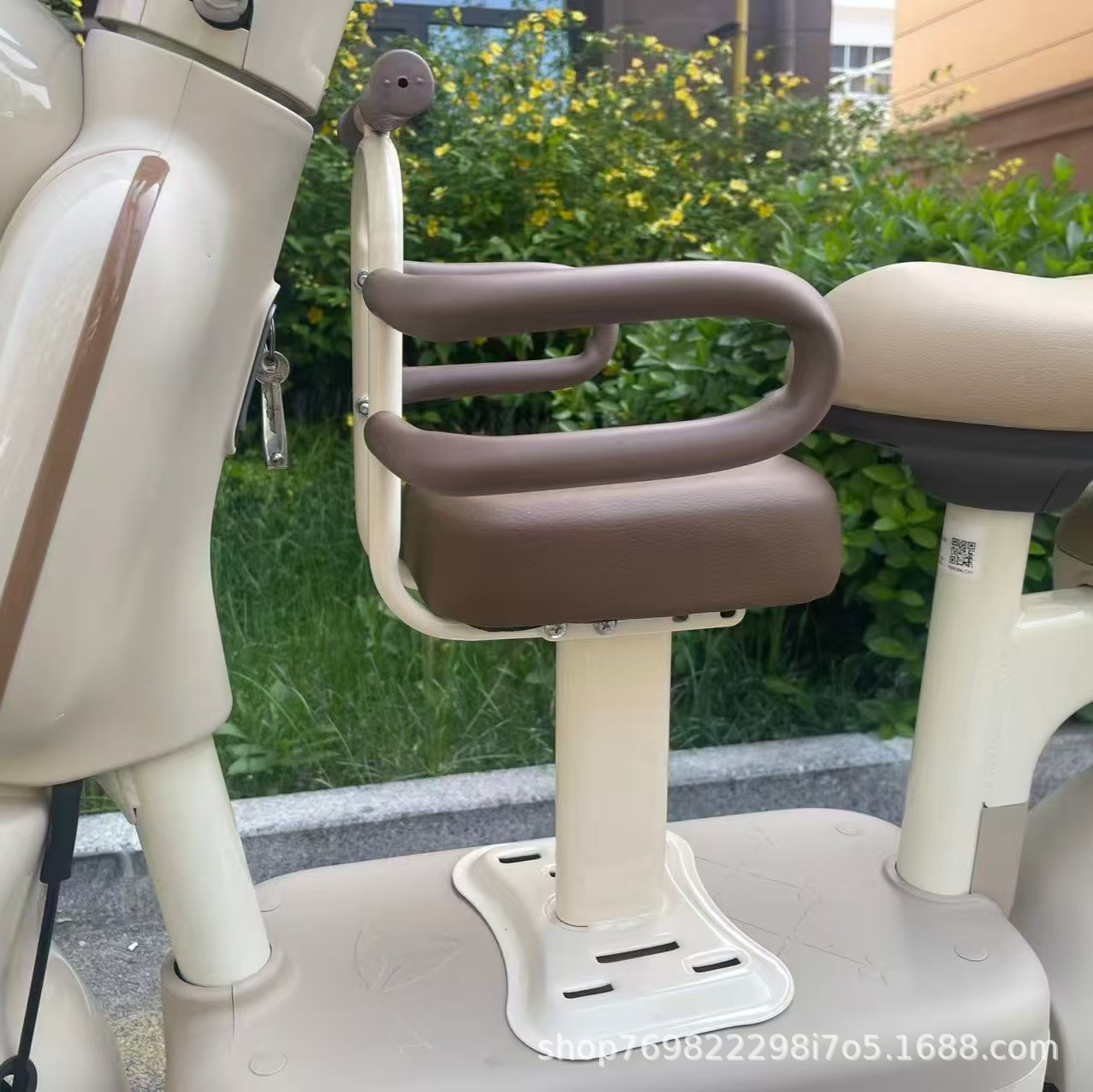 Front-mounted child seat for electric vehicles, baby and child safety small seat for electric scooters