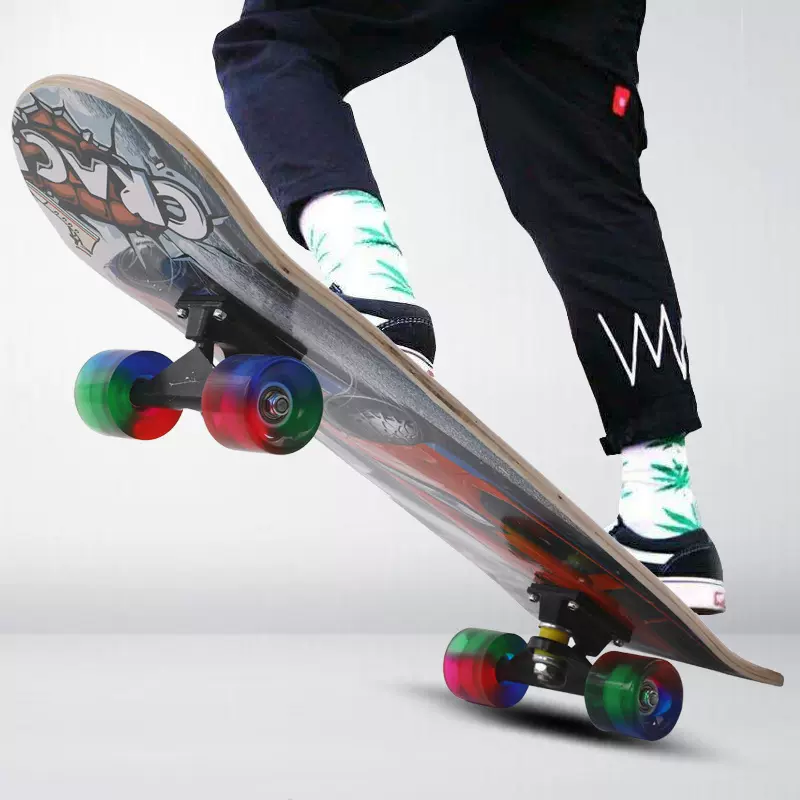 滑板四轮滑板车儿童双翘枫木滑板车儿童滑板车滑板车厂家供应