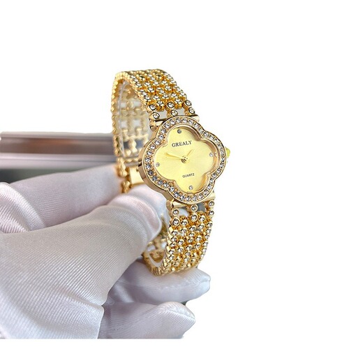 Four-leaf Clover Diamond-studded Quartz Watch for Women Live Stream Lady Manufacturer Wholesale Foreign Trade New Bracelet Watch