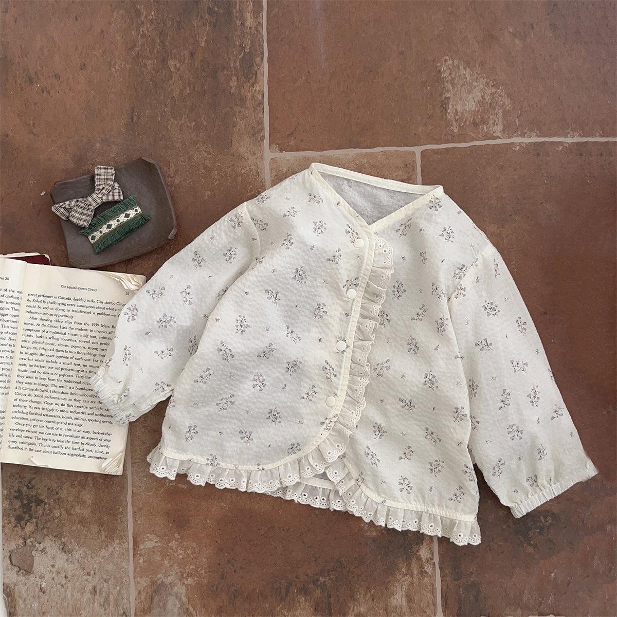 Youhe 2025 verano nuevo estilo dulce bebé estilo occidental pequeño traje bebé fuera de un año traje de tres piezas