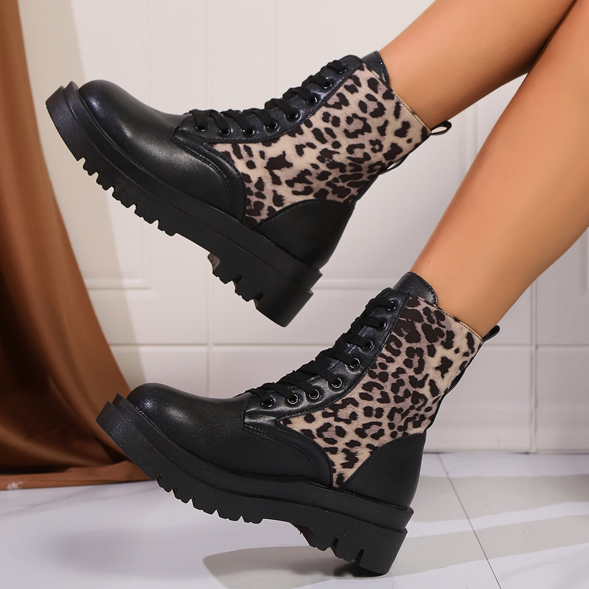 Leopard Print Lace Up Martin Boots Winter Women's Plus Size Slimming Thick Soled Ankle Boots_voghion.com