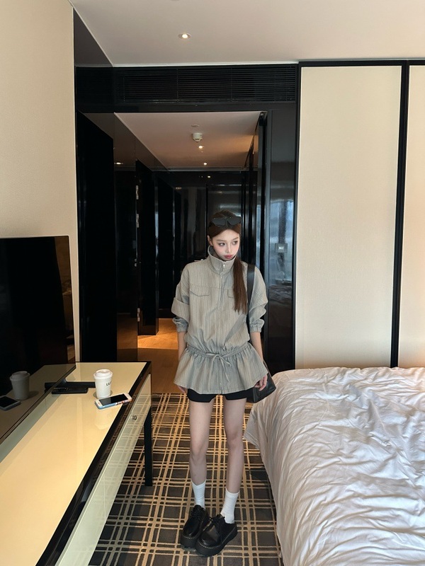 2025新款高级感条纹长袖拉链外套女秋季抽绳收腰显瘦翻领夹克上衣|undefined