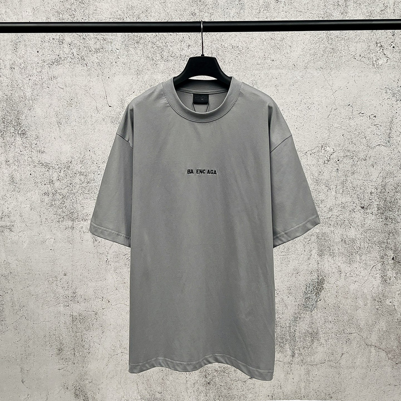 Authentic Luxury Paris B Brand 25Ss New Style T-Shirt with Front and Back Logo Letter Embroidery, Unisex Loose Fit Short Sleeve Authentic Luxury Paris B Brand 25Ss New Style T-Shirt with Front and Back Logo Letter Embroidery, Unisex Loose Fit Short Sleeve
