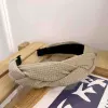 Молочно-белый (слегка желтоватый, модель)
