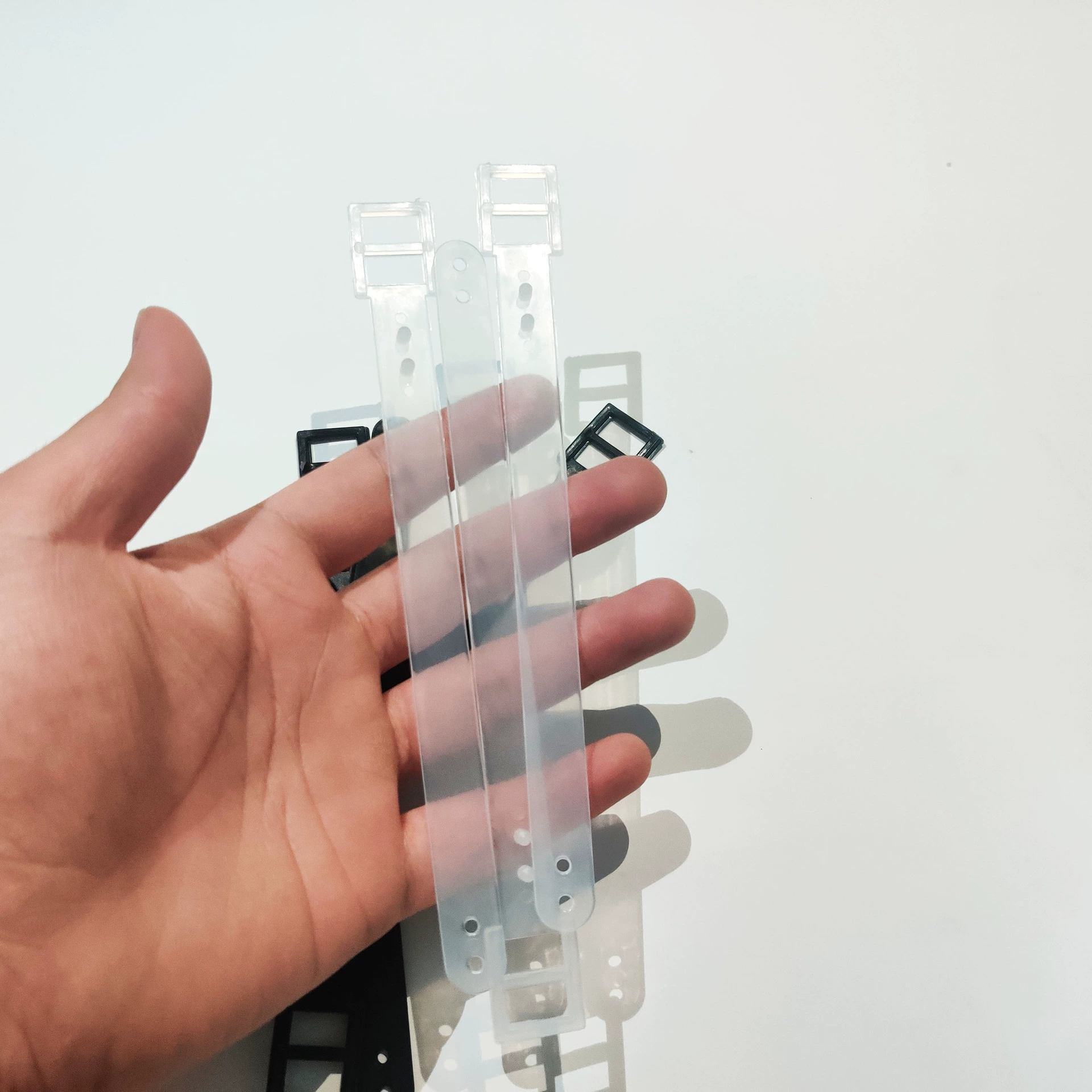 Багажная бирка Tie Lanyard Белый черный галстук Пряжка соответствия цветов с одеждой Игрушка Логотип Тег Висит Лента