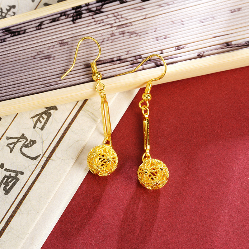 Pendientes geométricos huecos con borlas de lujo ligero de oro de arena vietnamita Pendientes de alta gama de temperamento de moda para mujer con fuente de joyería