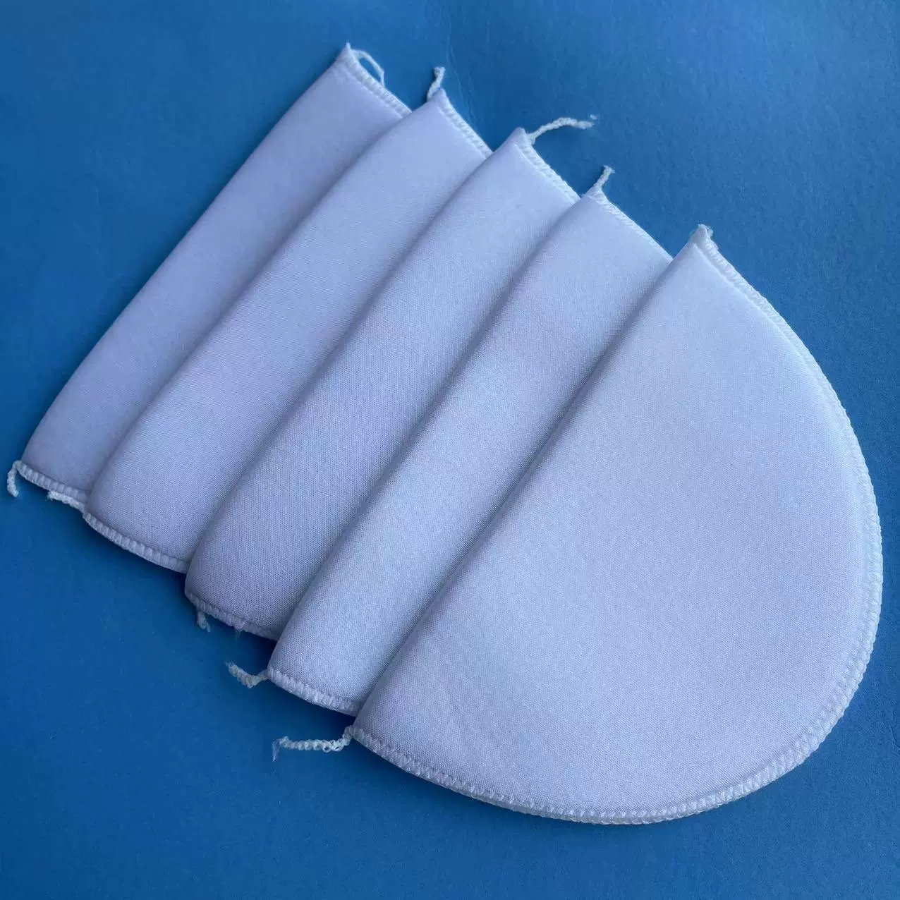 厂家直供超薄海绵垫肩 海绵包布压布丝光肩棉 童装垫肩 薄型肩棉